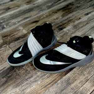 Black Nike size 4Y